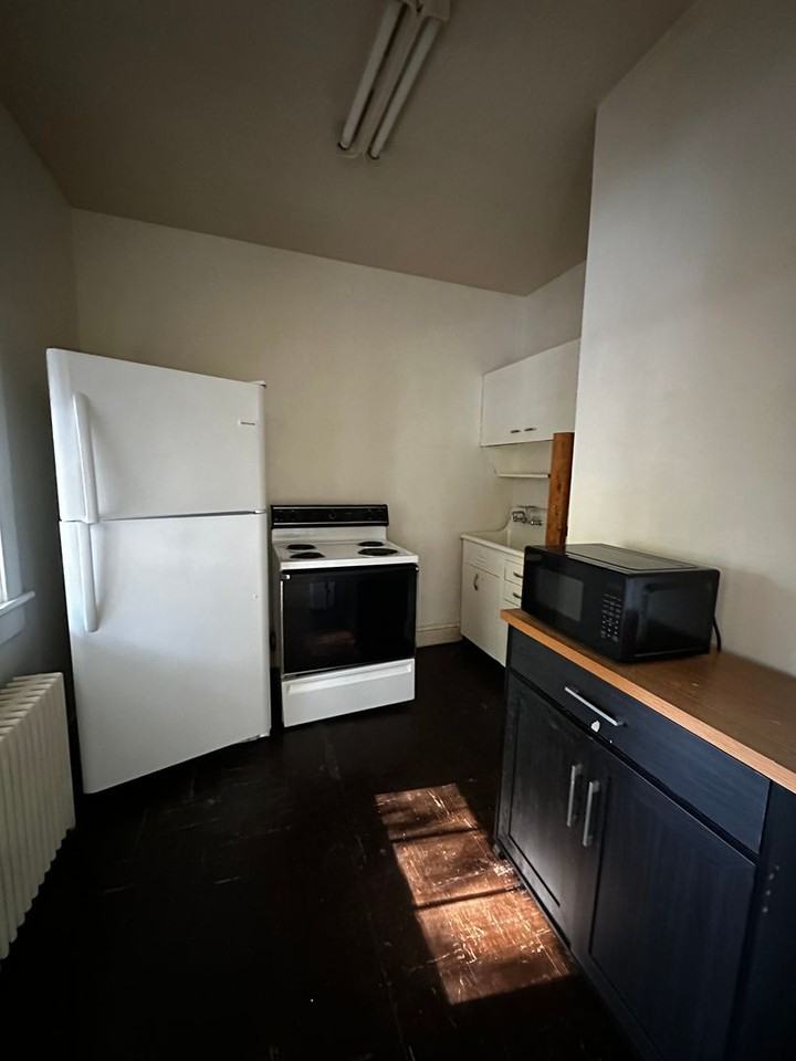 33 University Circle - Photo 4 of 16