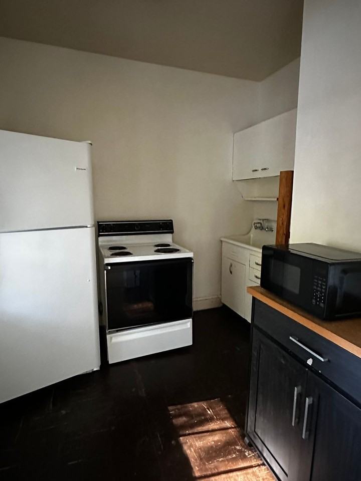 33 University Circle - Photo 5 of 16