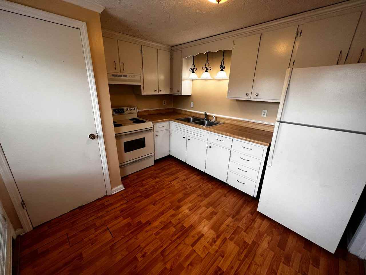 385A Newcomb St - Photo 4 of 6