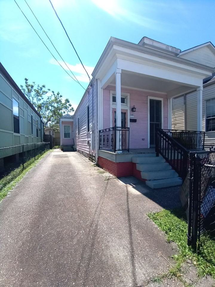 2826 Palmyra St - Photo 2 of 50