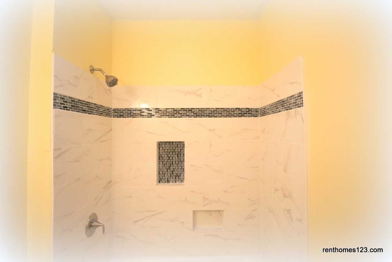 2830 Pelham Ave - Photo 5 of 8