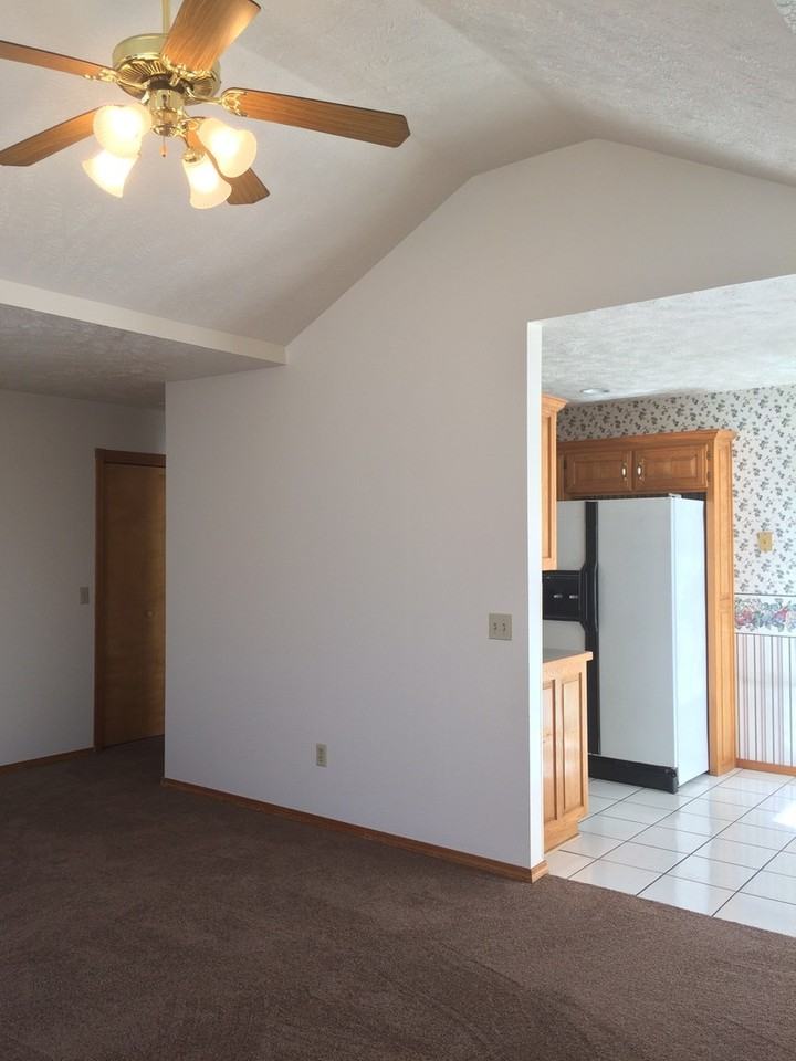 2289 W Woodbury St - Photo 3 of 21