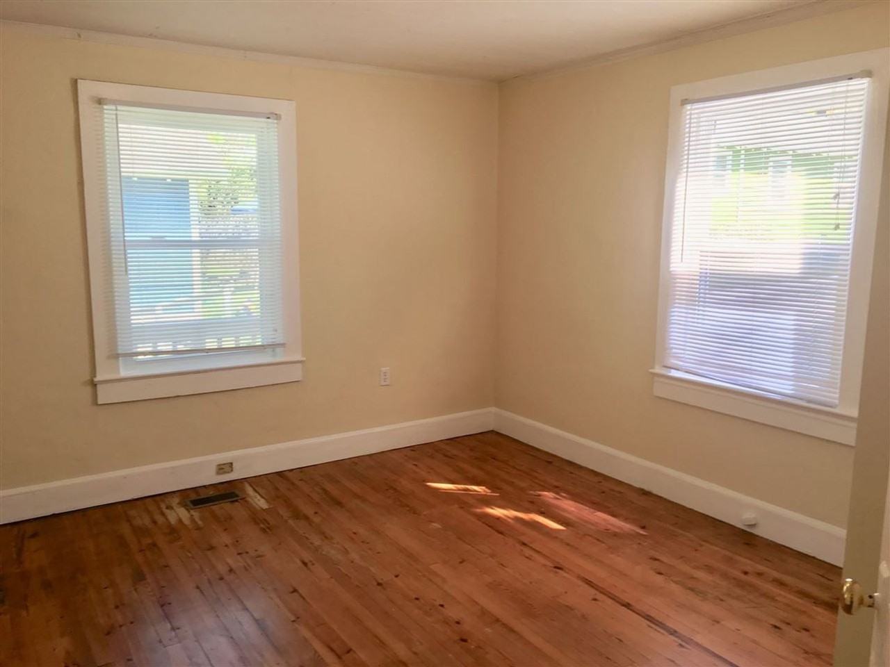 309 Sunset Dr - Photo 4 of 5