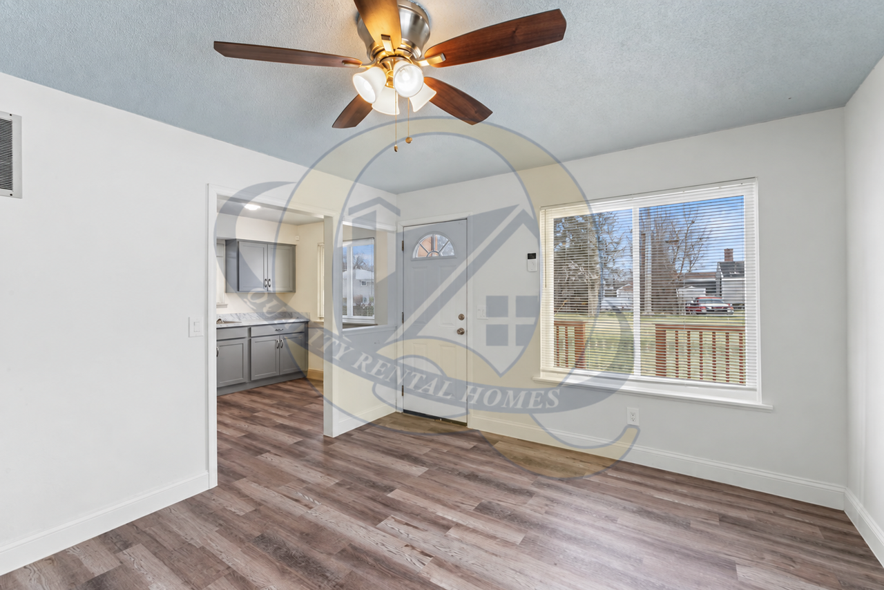 1152 Allen St - Photo 4 of 15