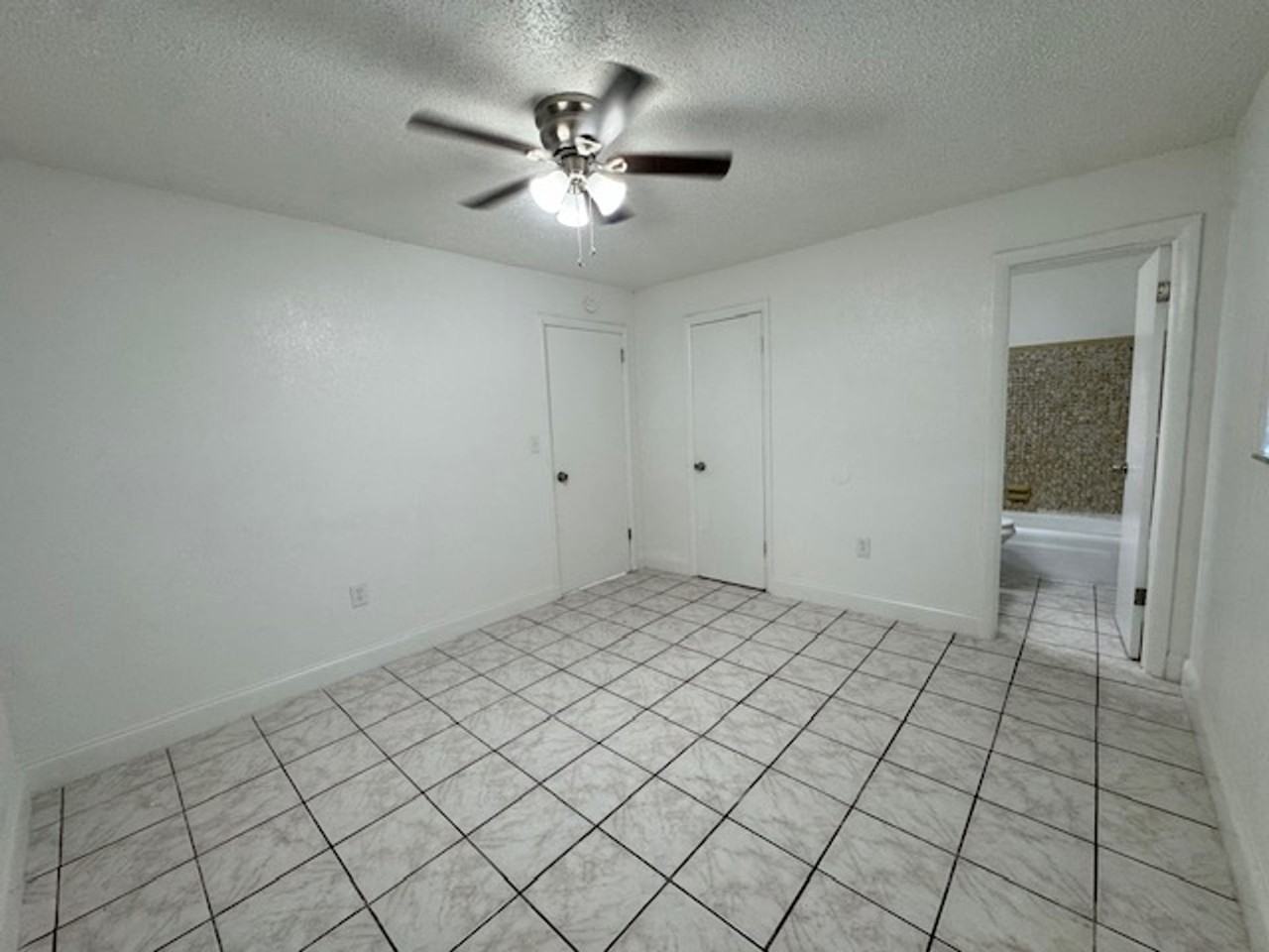 6101 Pierce St Hollywood, FL 33024 - Photo 4 of 6