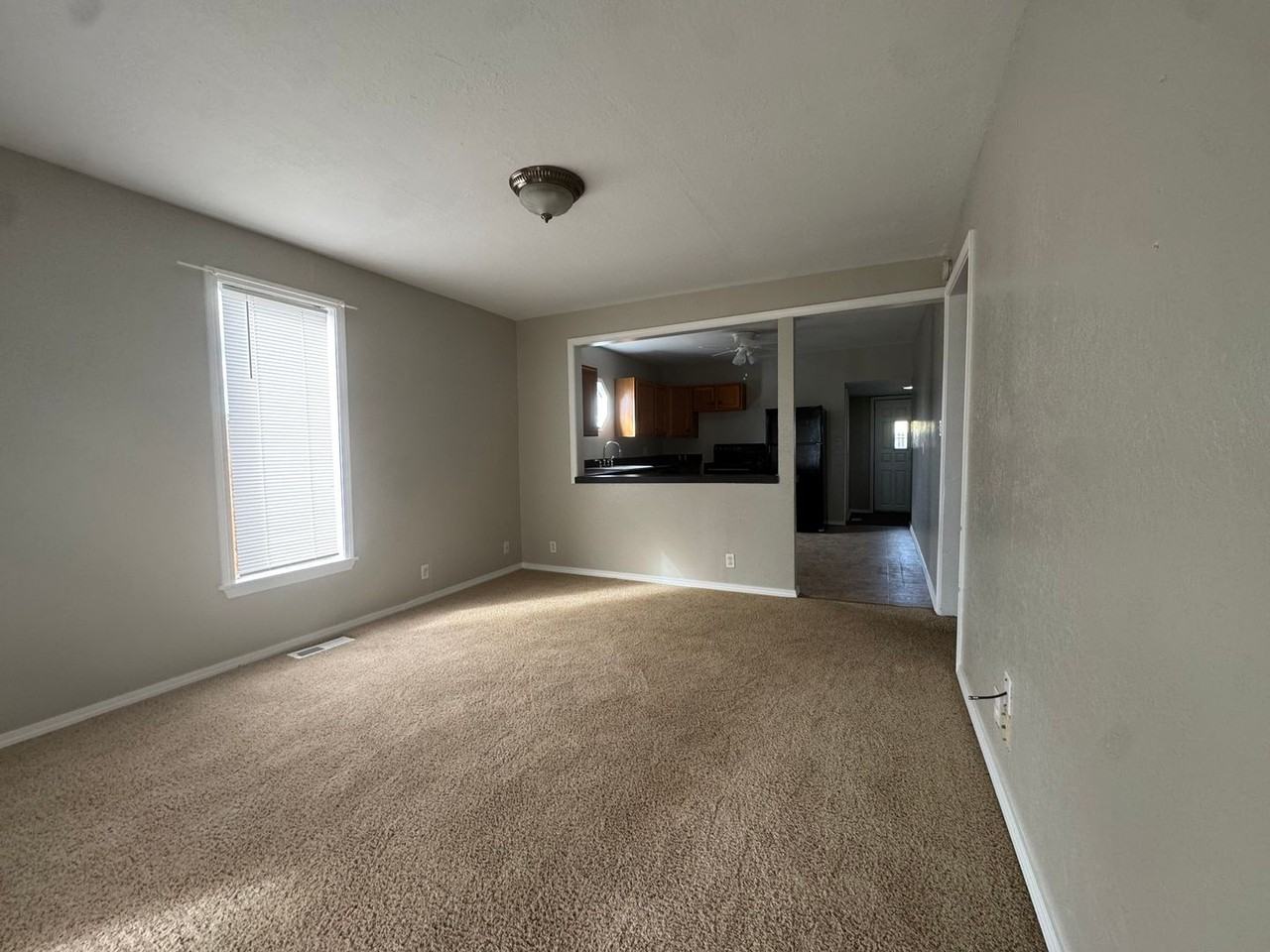 602 E Randolph Ave - Photo 2 of 9