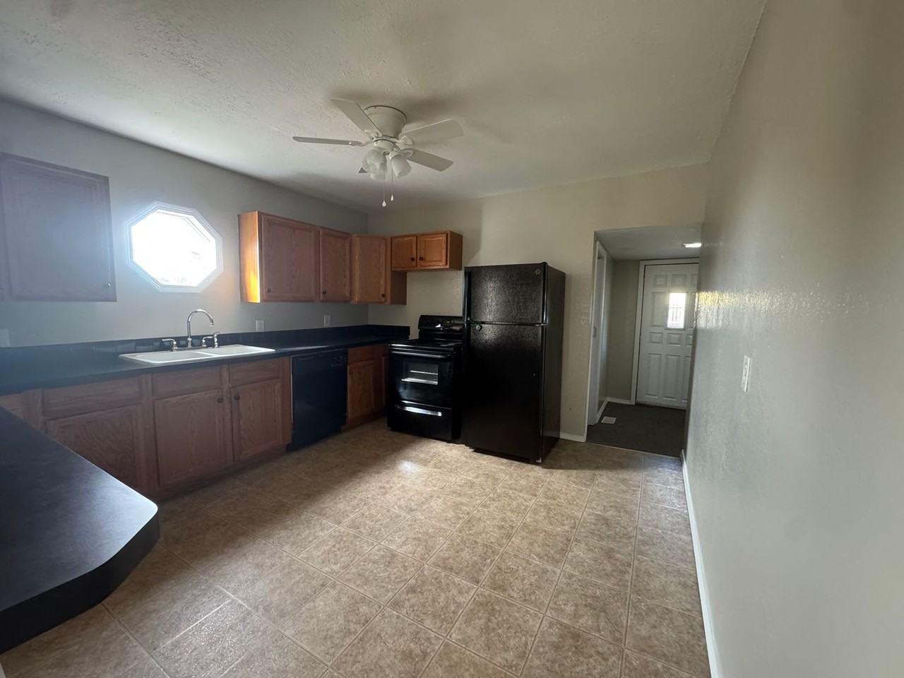 602 E Randolph Ave - Photo 3 of 9