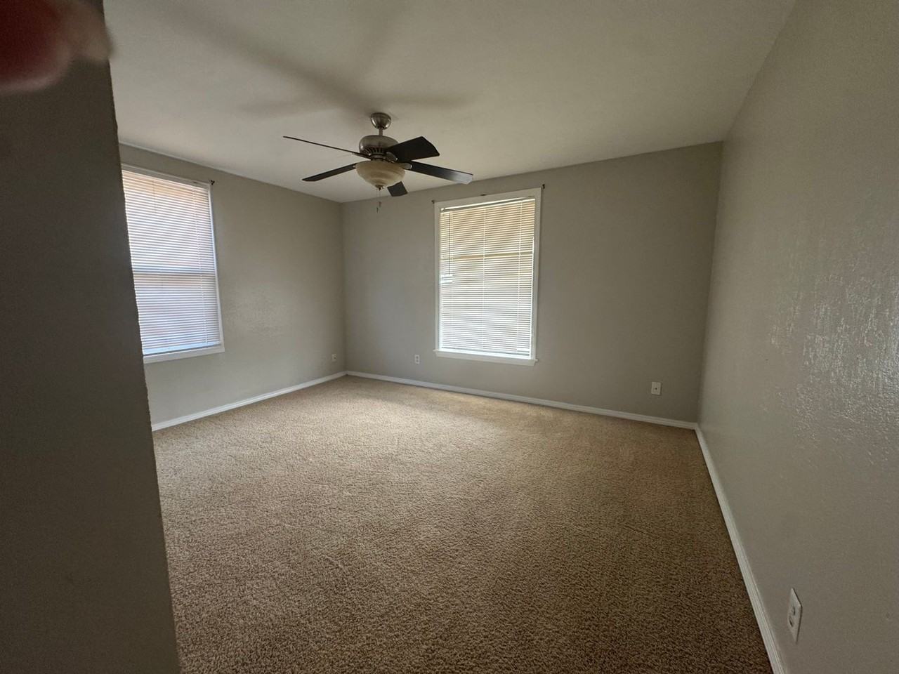 602 E Randolph Ave - Photo 5 of 9