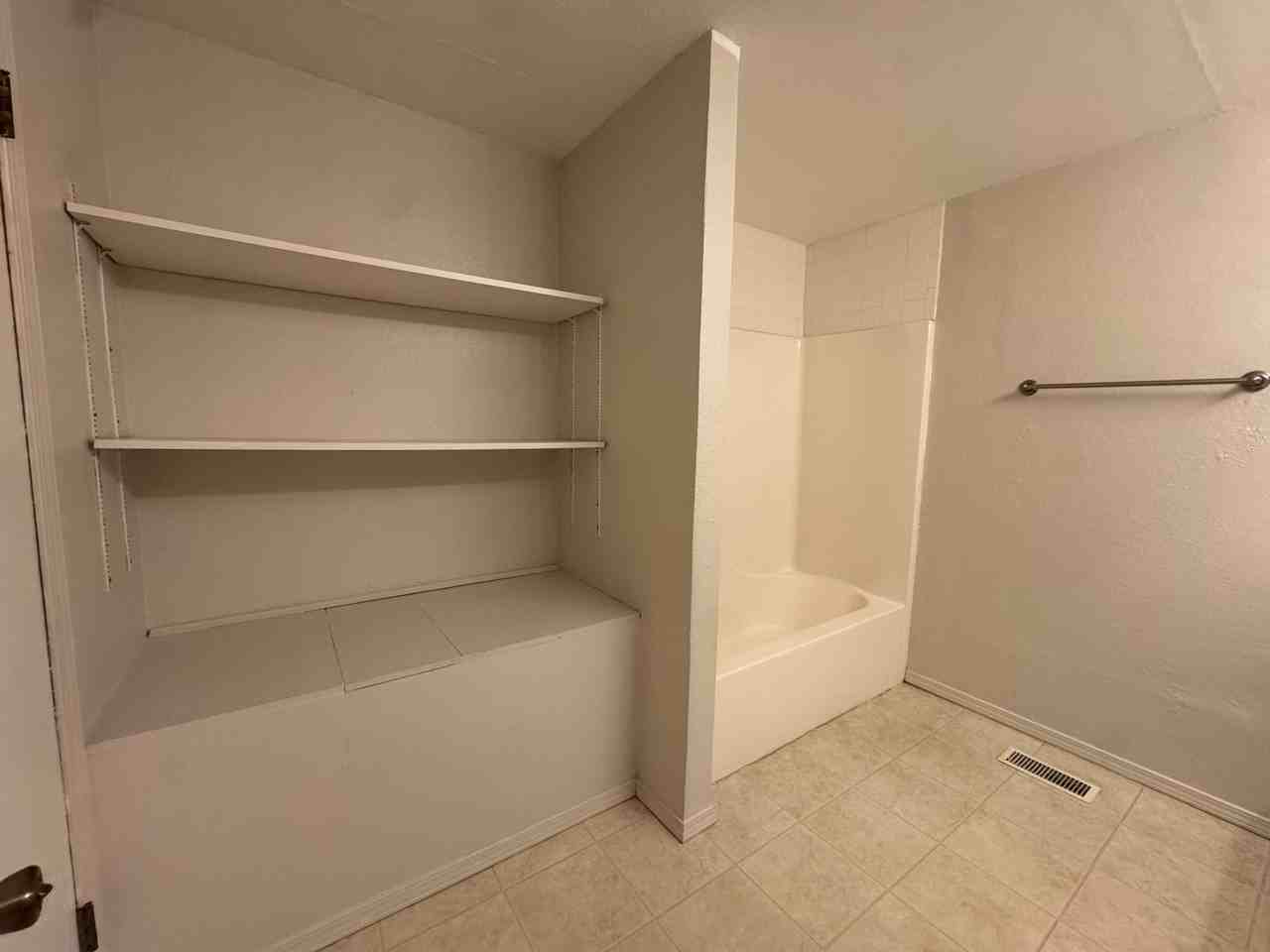 602 E Randolph Ave - Photo 7 of 9