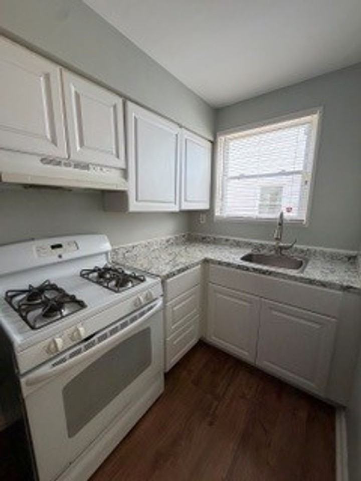 650 Lebaron Ave - Photo 5 of 12