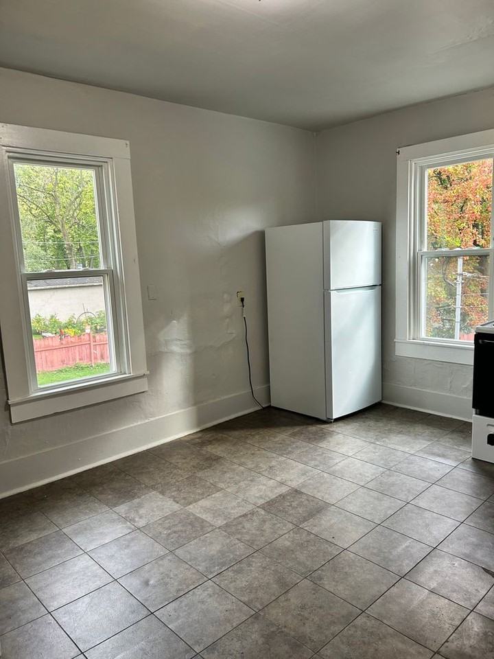 413 Spink St #3 - Photo 4 of 9