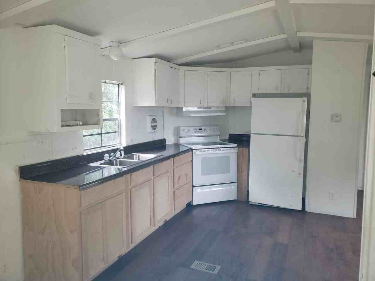 5741 Sw 64th Street Rd - Photo 5 of 10