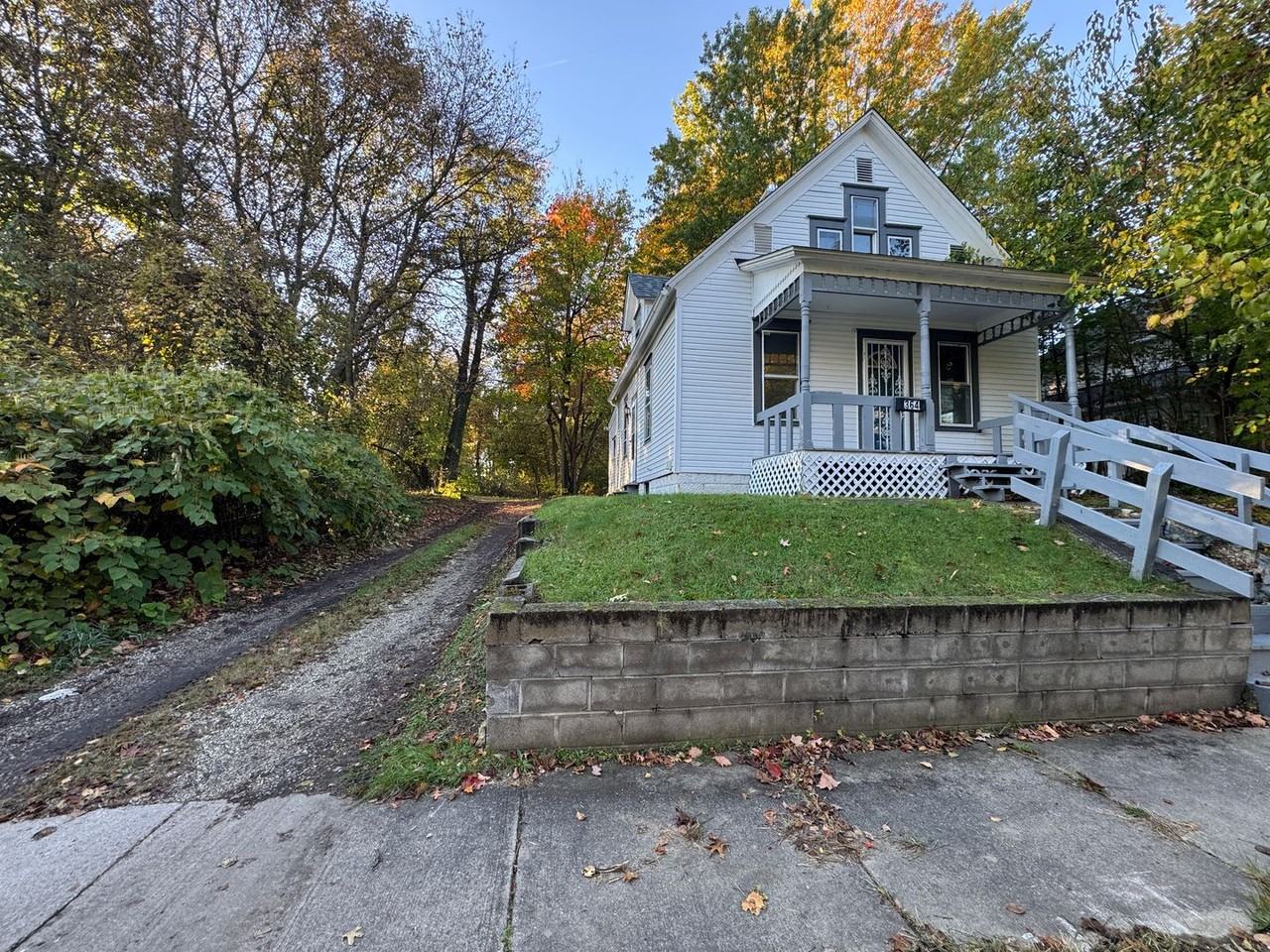 364 Campbell St - Photo 2 of 21