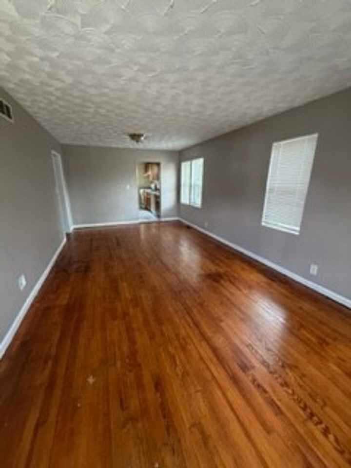 236 S Edith St - Photo 2 of 7