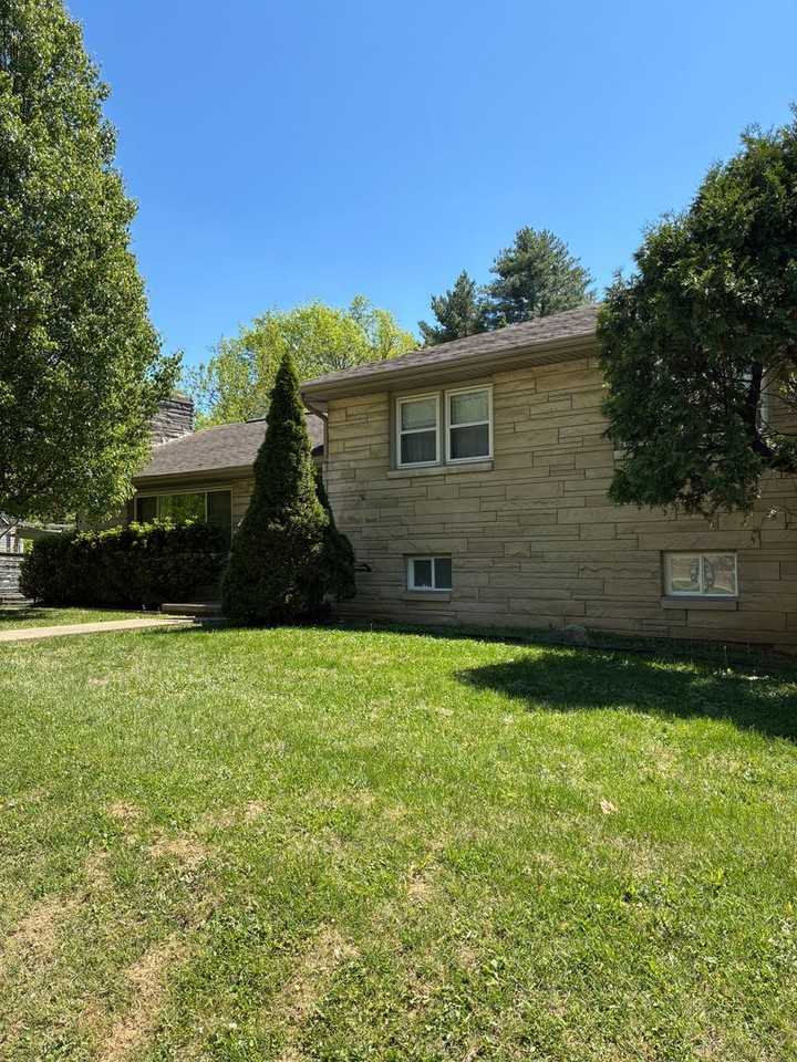 1900 E Hillside Dr - Photo 2 of 12