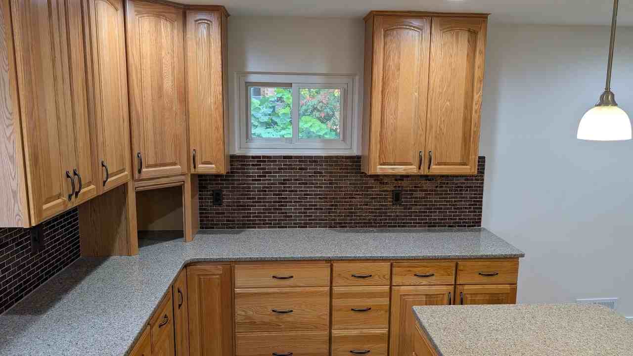 736 736 Shawmut Blvd  - 736 Shawmut Blvd- Upper - Photo 4 of 36