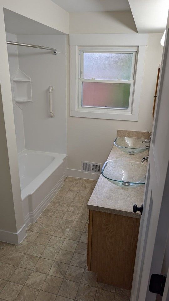 736 736 Shawmut Blvd  - 736 Shawmut Blvd- Upper - Photo 5 of 36