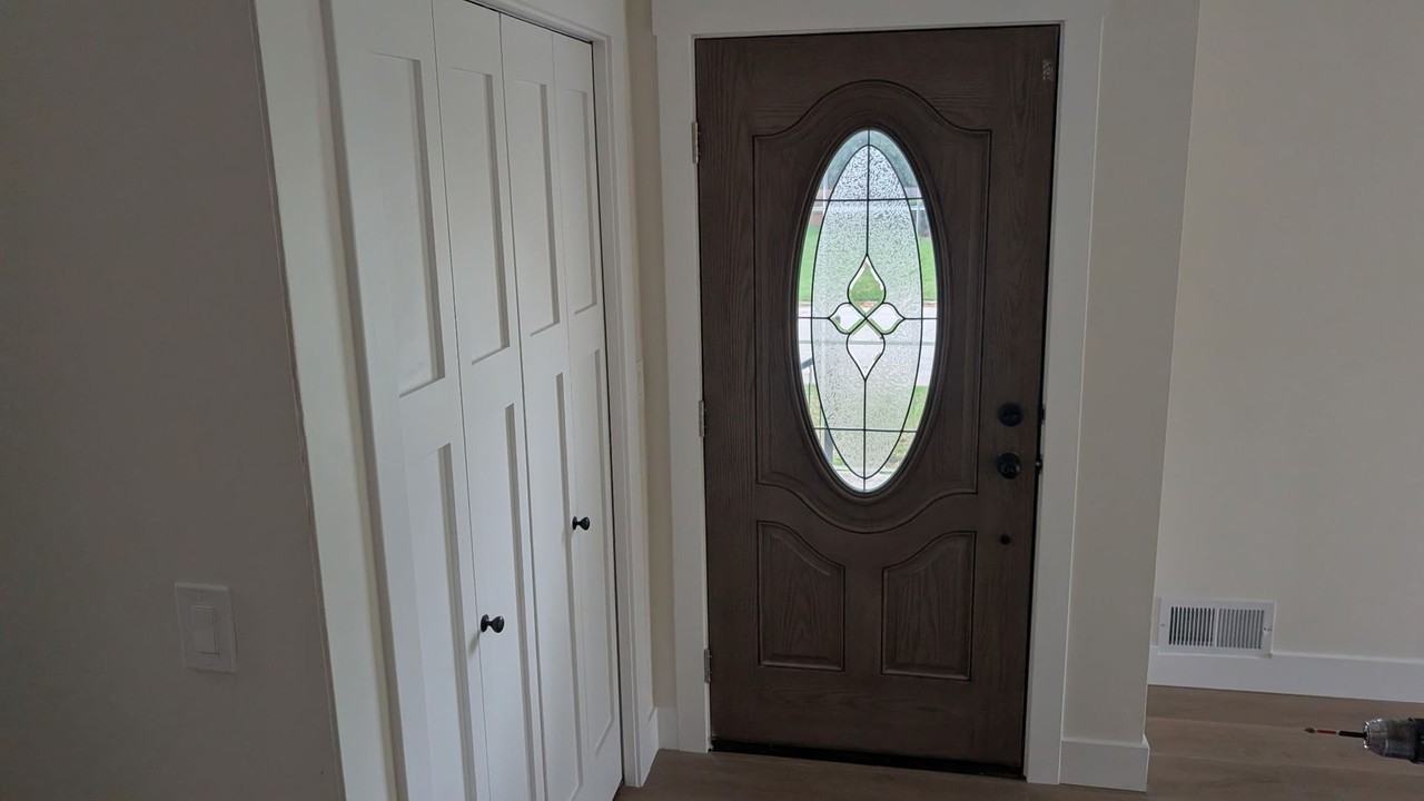 736 736 Shawmut Blvd  - 736 Shawmut Blvd- Upper - Photo 7 of 36