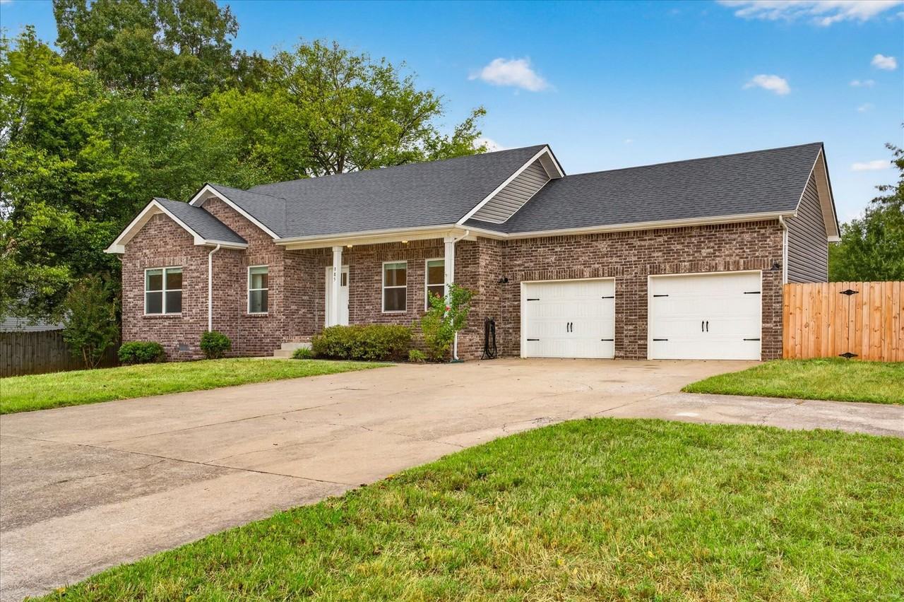 985 Trey Phillips Dr - Photo 3 of 37