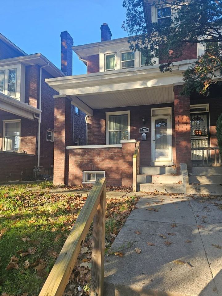 1208 N 16th St - Photo 2 of 31