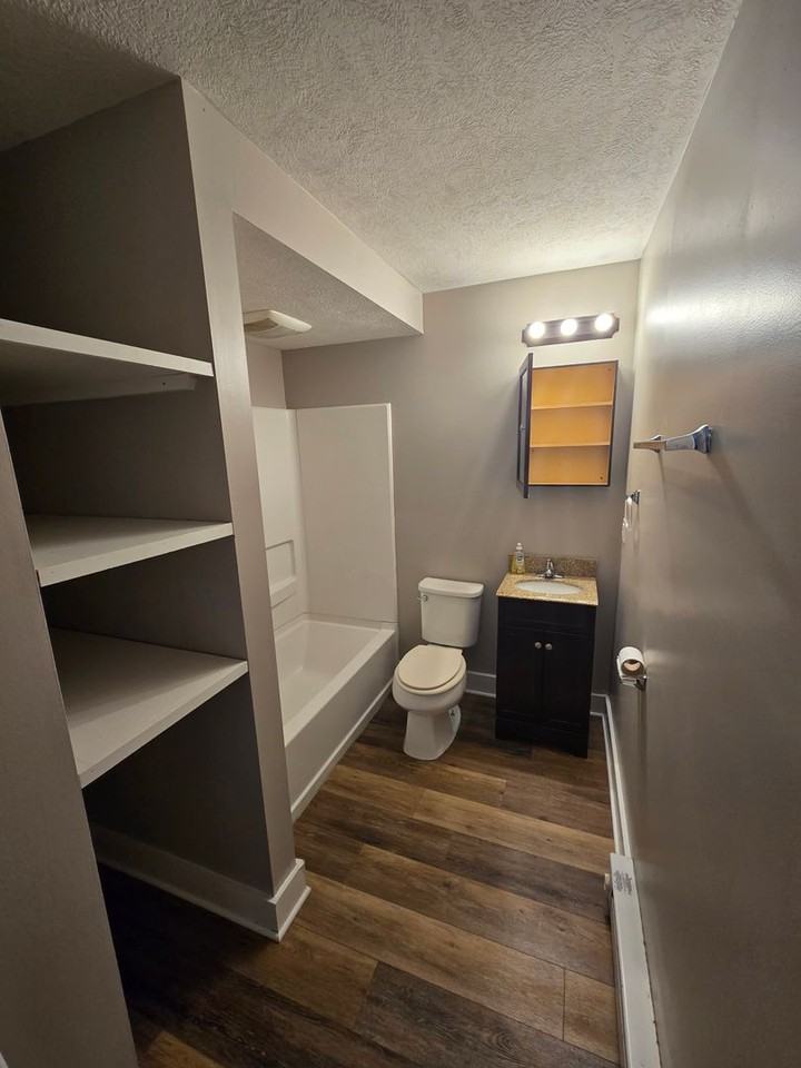 306 S High St - Photo 5 of 9