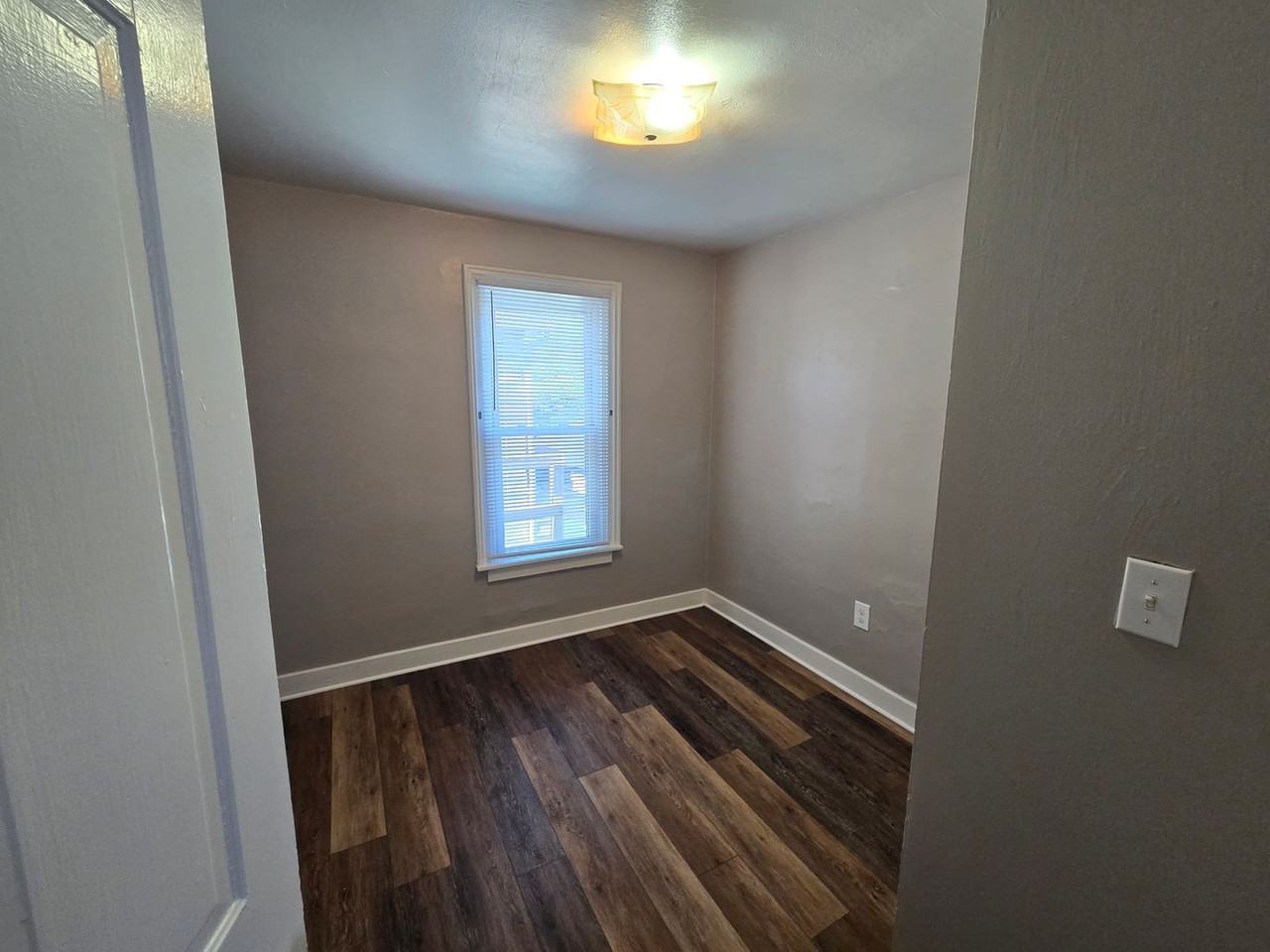 306 S High St - Photo 6 of 9