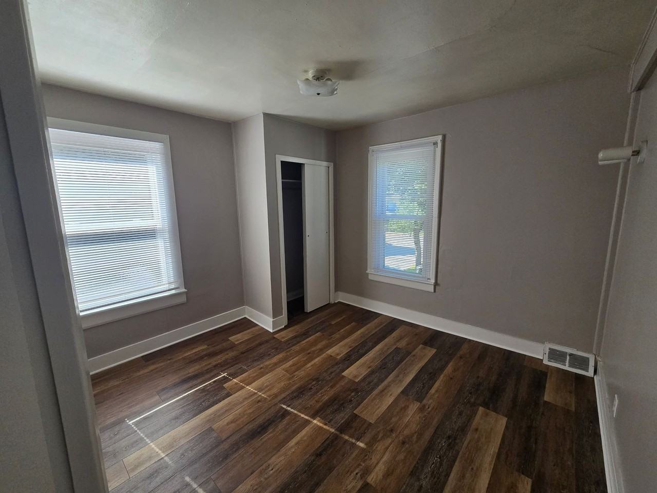 306 S High St - Photo 7 of 9
