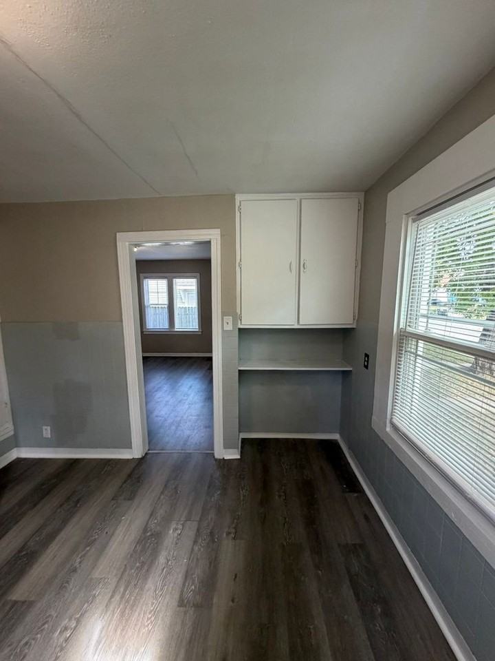 2014 N Bosart Ave - Photo 2 of 9