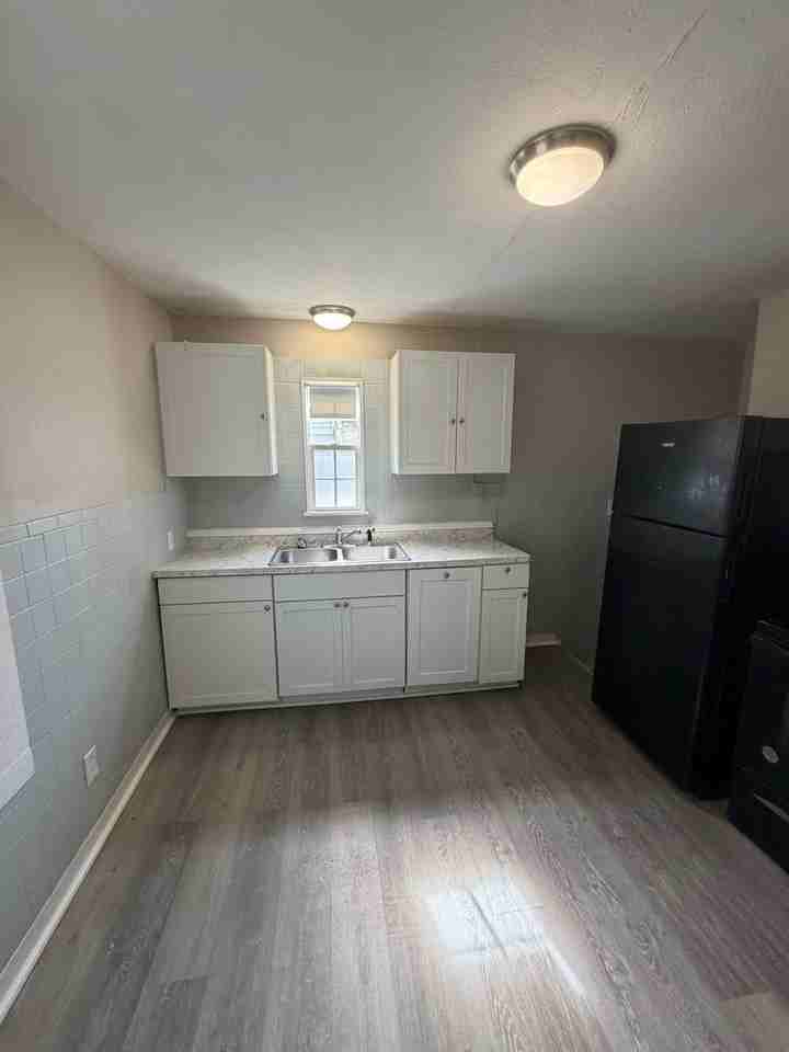 2014 N Bosart Ave - Photo 4 of 9