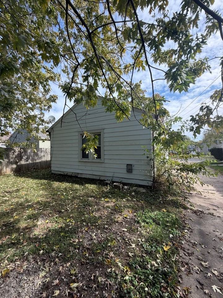 2014 N Bosart Ave - Photo 7 of 9
