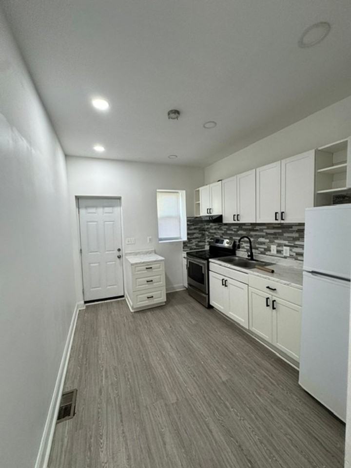 2121 Mcculloh St - Photo 3 of 22