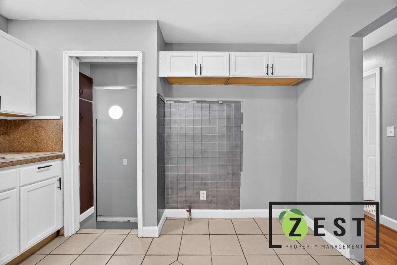 15600 Fordham St - Photo 3 of 27