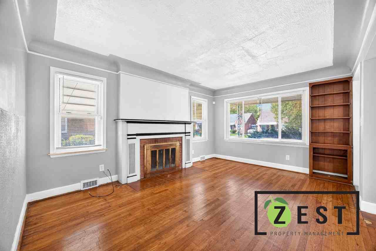 15600 Fordham St - Photo 5 of 27