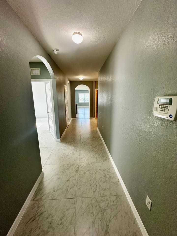 1437 Wallace Manor Pass - Photo 3 of 37