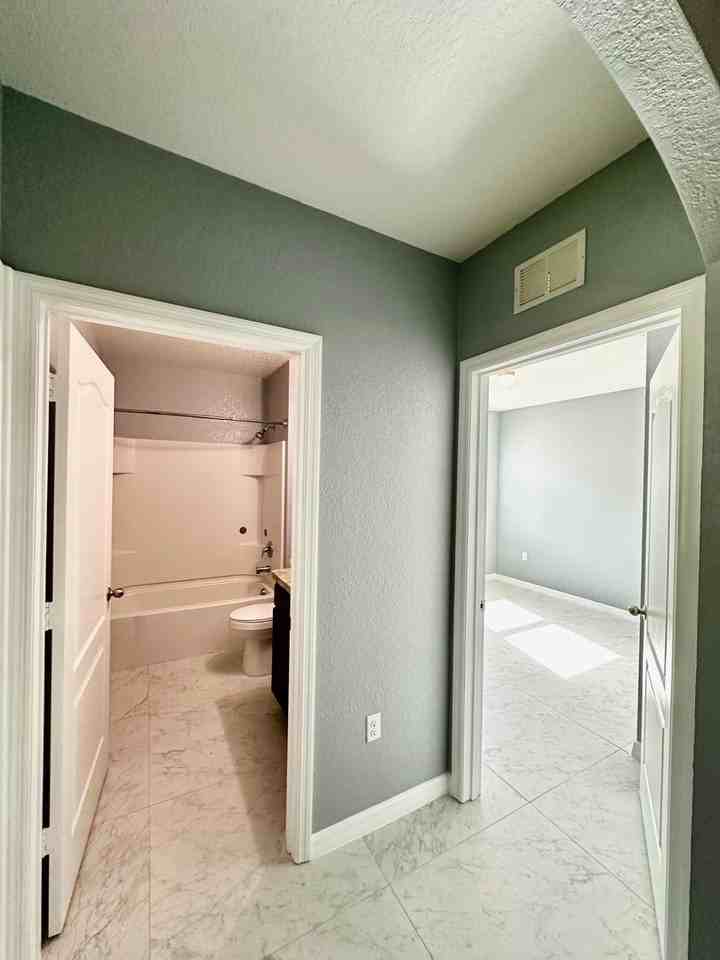 1437 Wallace Manor Pass - Photo 4 of 37