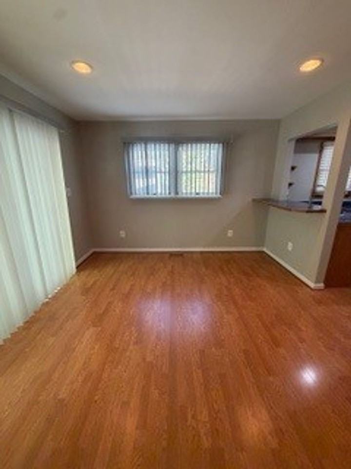 659 Beardslee Dr - Photo 4 of 18