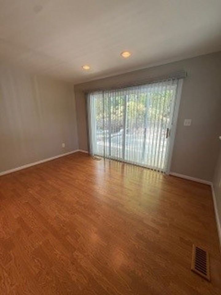 659 Beardslee Dr - Photo 5 of 18
