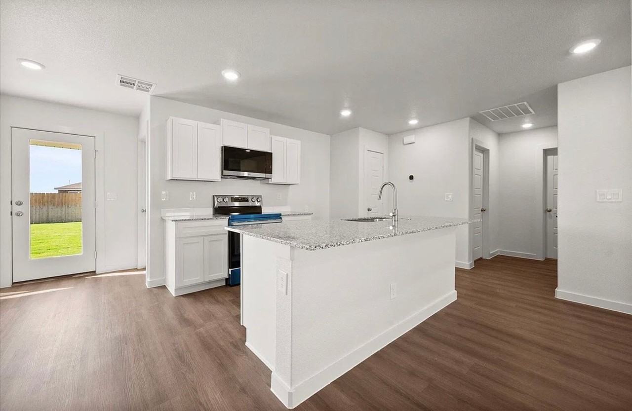 5543 Smith St - Photo 4 of 12