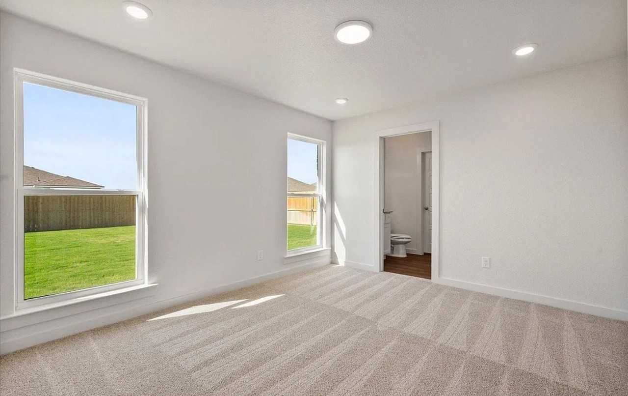 5543 Smith St - Photo 6 of 12