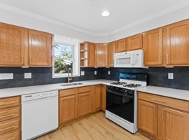featured image of 817 Vine St E