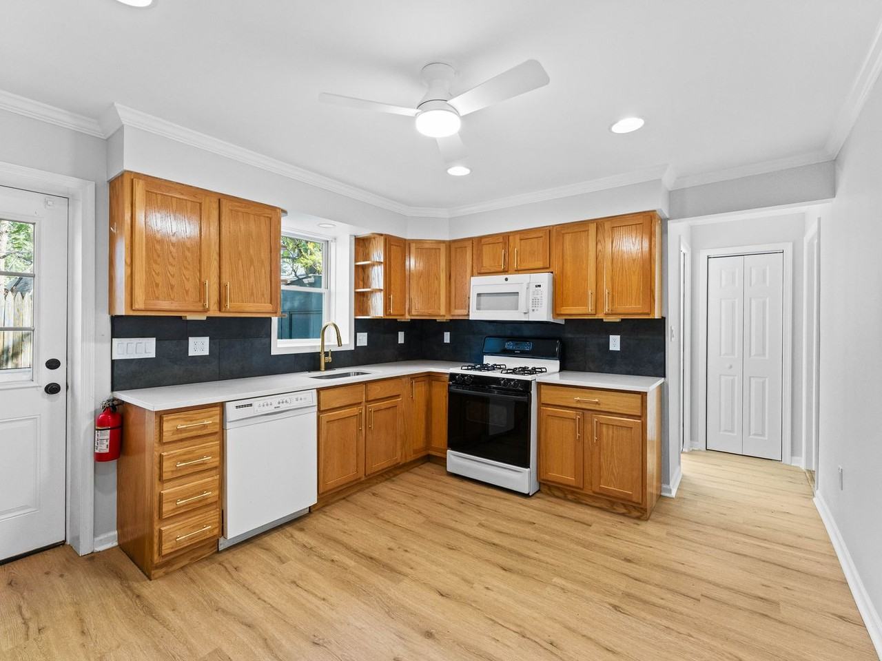 817 Vine St E - Photo 2 of 24