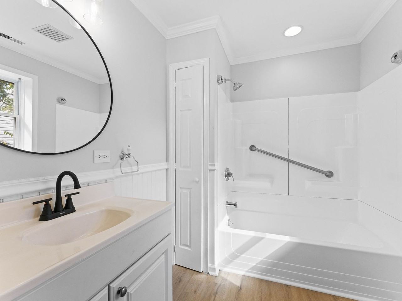 817 Vine St E - Photo 3 of 24