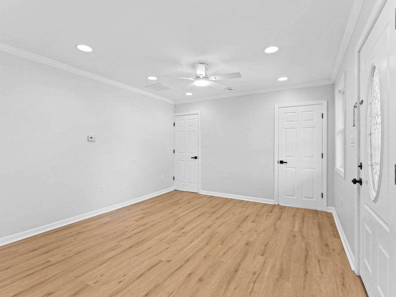 817 Vine St E - Photo 7 of 24