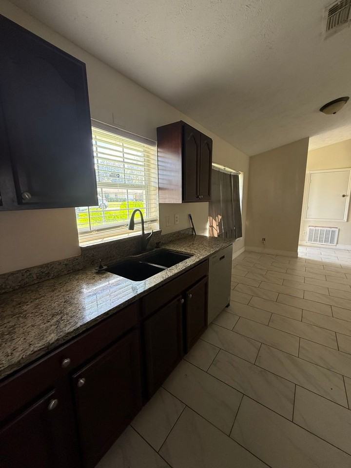 13612 Se 51st Ter - Photo 3 of 10