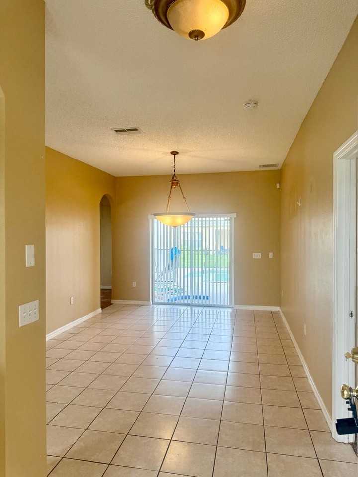 349 Aylesbury Ct - Photo 4 of 38