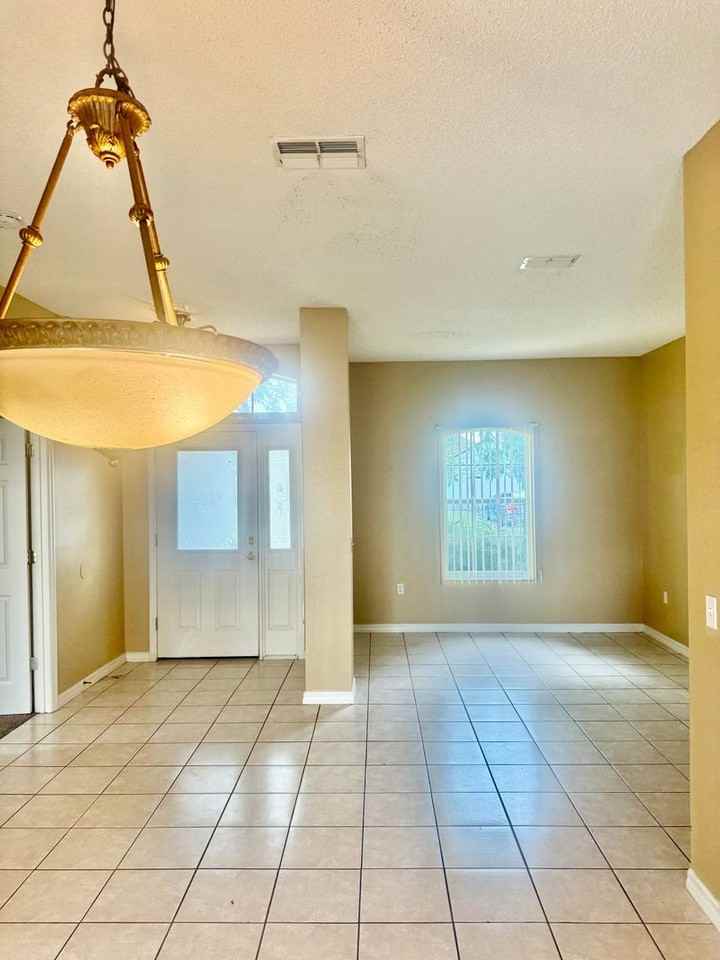 349 Aylesbury Ct - Photo 5 of 38