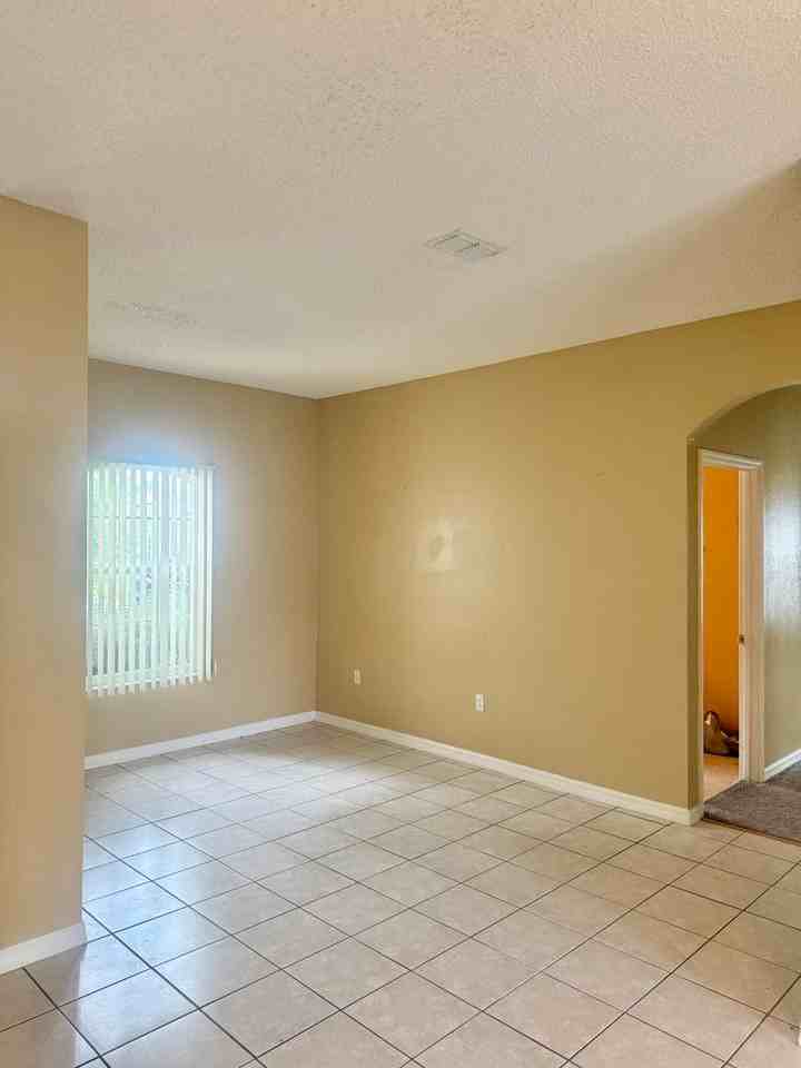 349 Aylesbury Ct - Photo 6 of 38