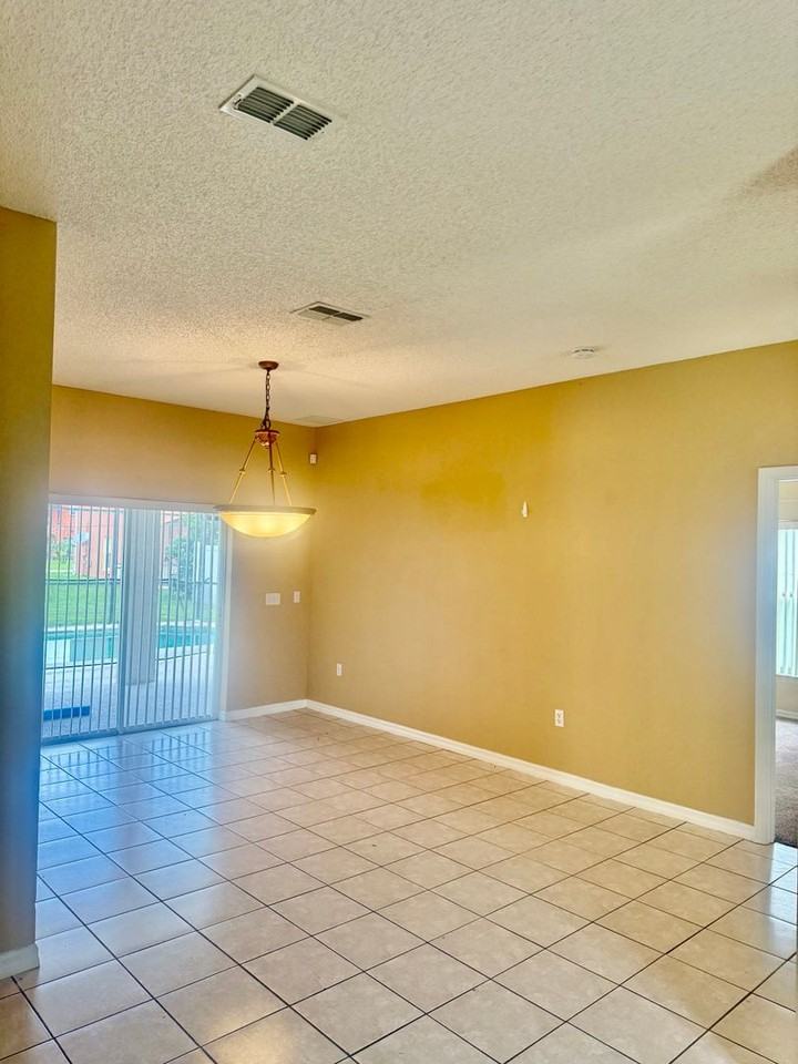 349 Aylesbury Ct - Photo 7 of 38