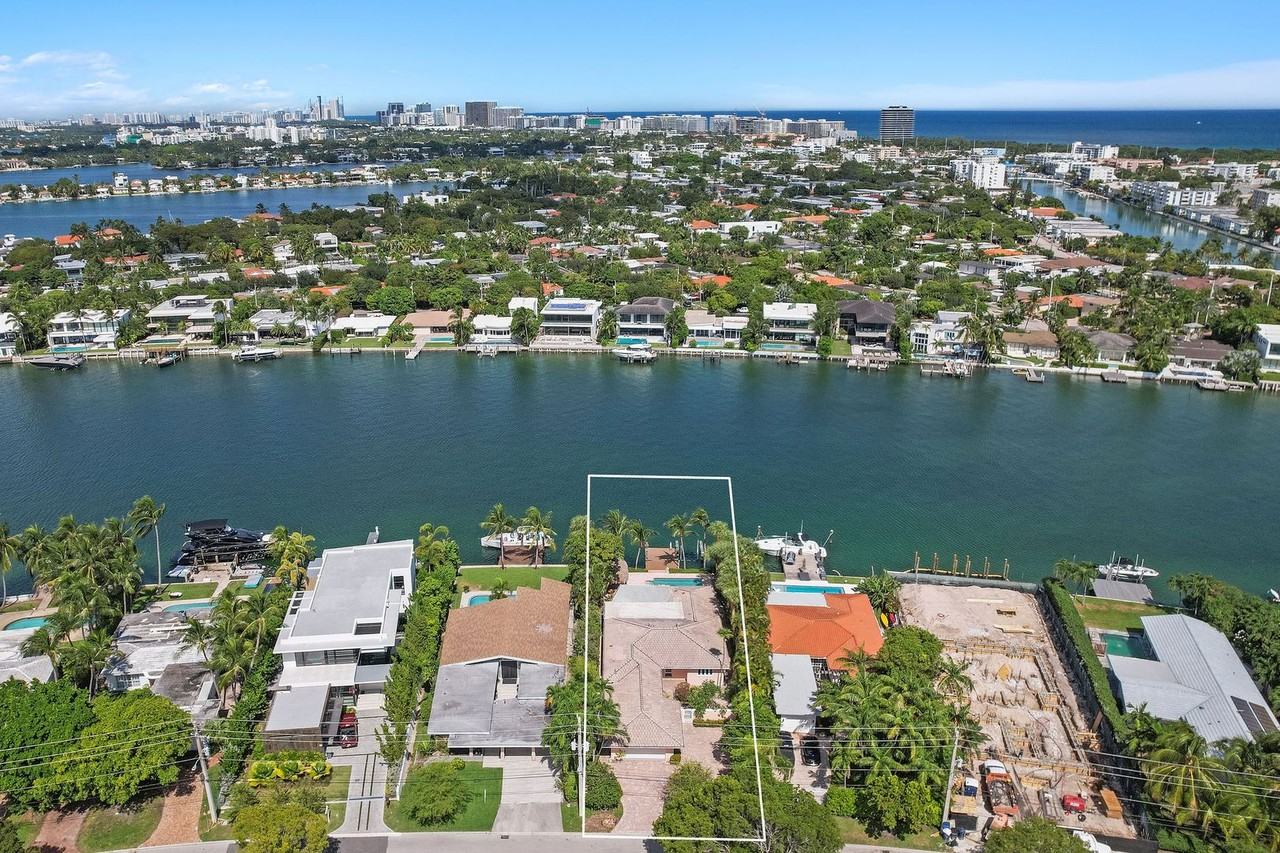 251 N Shore Dr - Photo 6 of 50