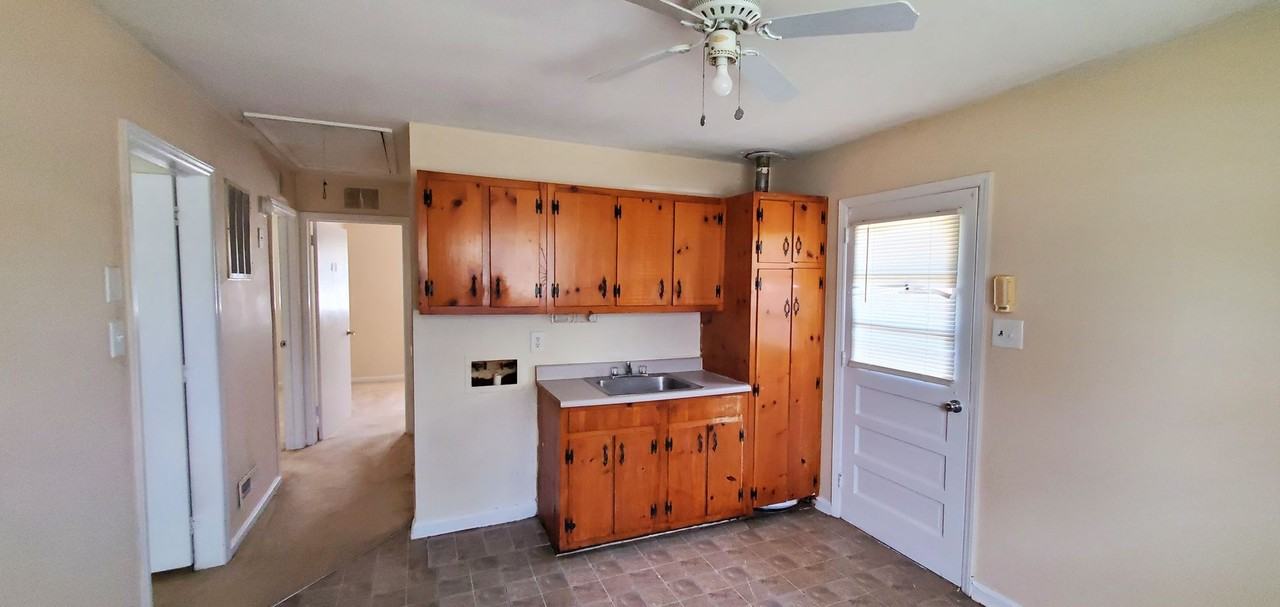 2511 Campbell St #B - Photo 2 of 7